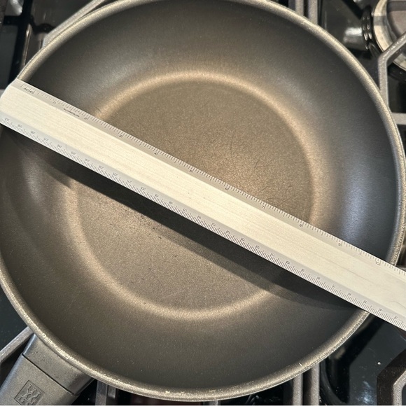 ZWILLING Madura Plus 10-inch Non-stick Aluminum Fry Pan - Picture 6 of 6